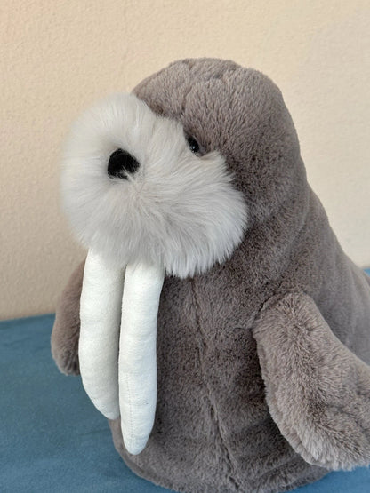 Peluche JellyCat grande Willie Walrus mammifero marino in pensione zanna mammifero marino cm.40