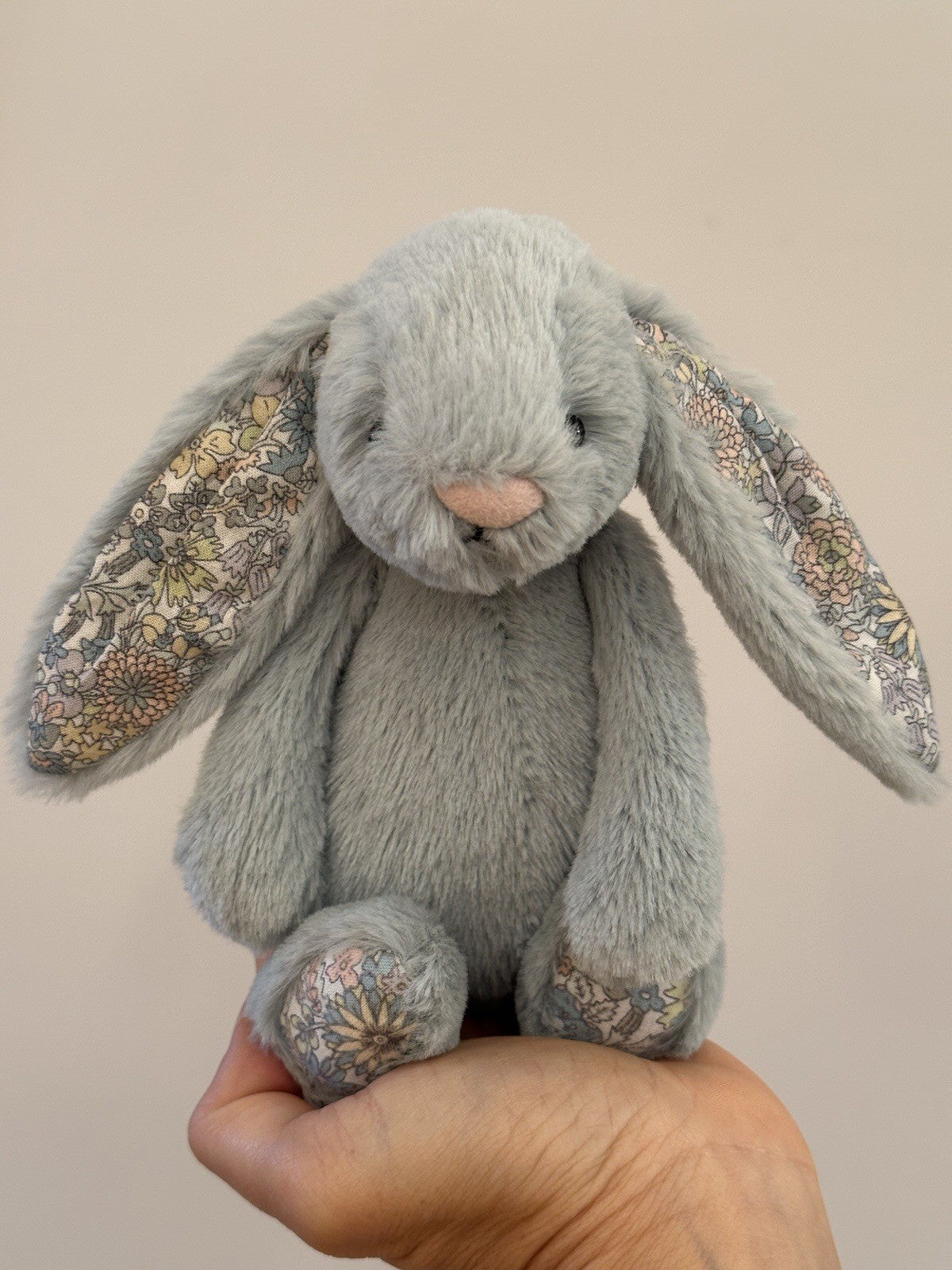 Jellycat piccolo coniglietto con fiori di salvia timido verde chiaro con fiore 8" coniglio in pensione-