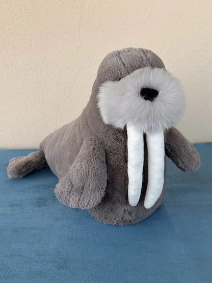 Peluche JellyCat grande Willie Walrus mammifero marino in pensione zanna mammifero marino cm.40