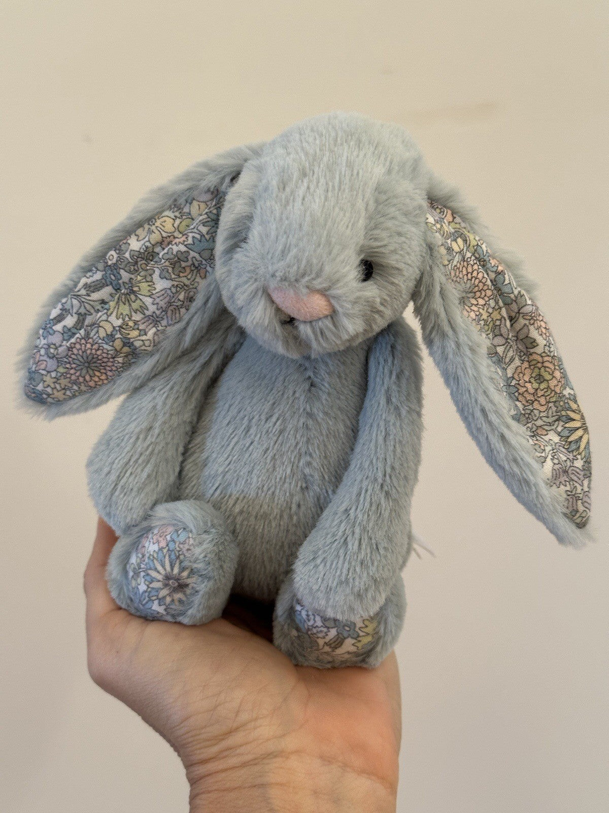 Jellycat piccolo coniglietto con fiori di salvia timido verde chiaro con fiore 8" coniglio in pensione-