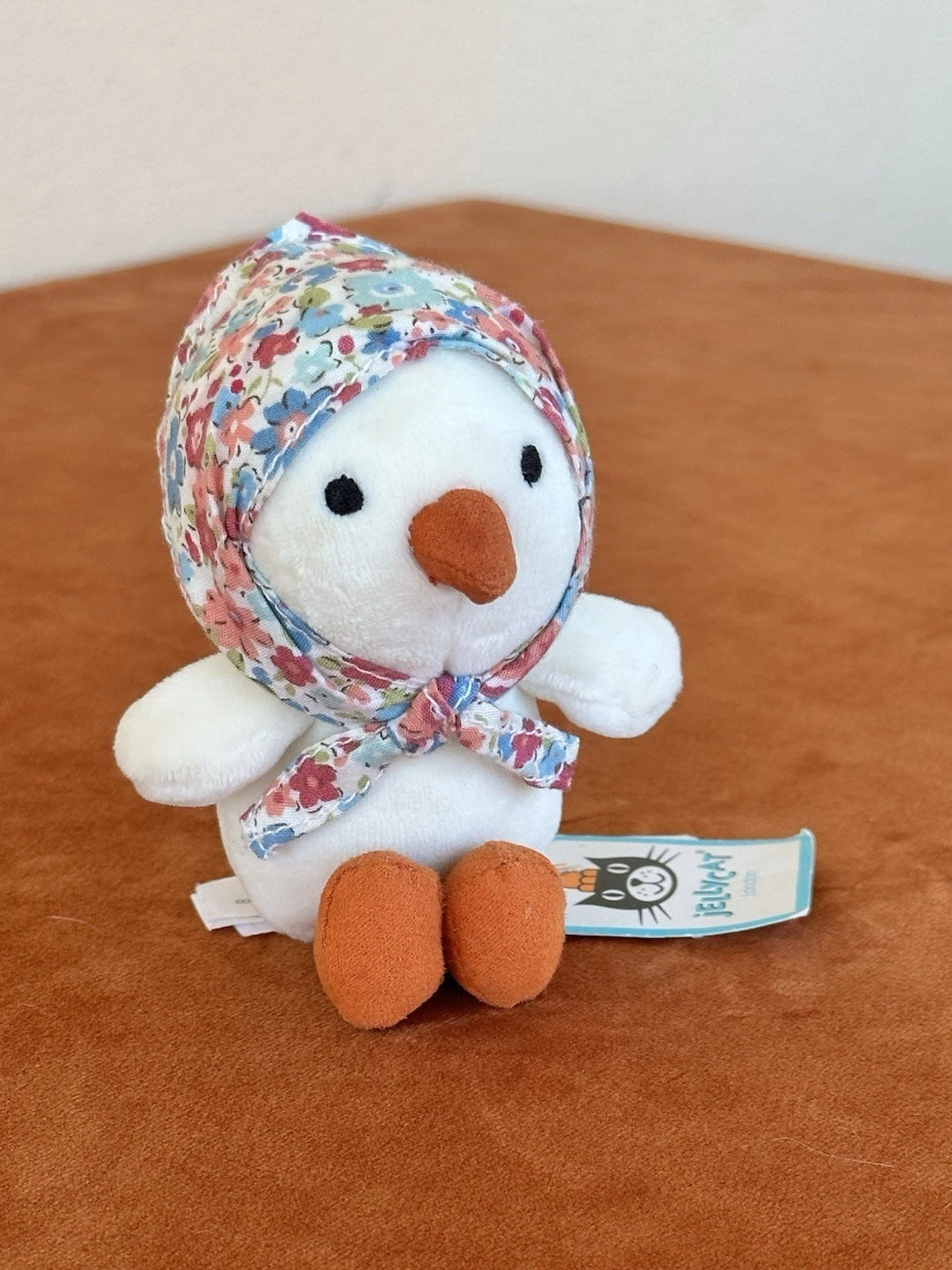 NUOVO Jellycat Betty Bonnet Cream Pulcino Nuovo con etichette Raro Pensionato Fiori Vestito Uccellino HTF