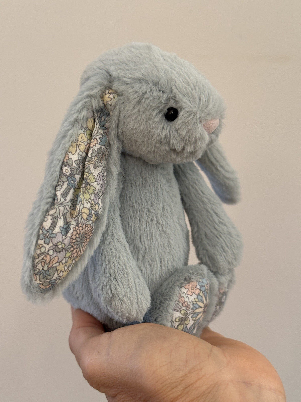Jellycat piccolo coniglietto con fiori di salvia timido verde chiaro con fiore 8" coniglio in pensione-
