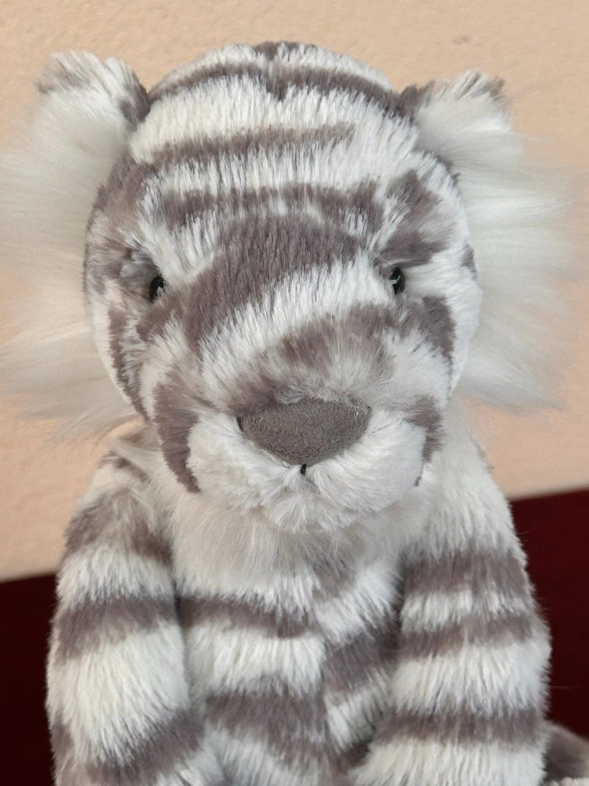Jellycat Medium Bashful Sacha Snow Tiger BNWOT Rare Retired Big Cat Plush Toy