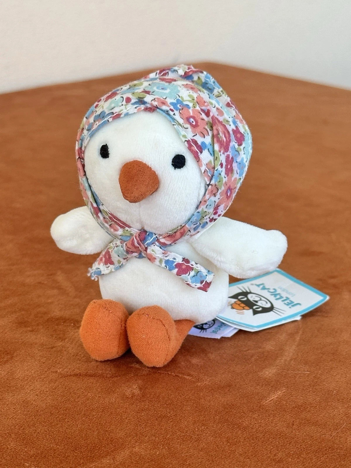 NUOVO Jellycat Betty Bonnet Cream Pulcino Nuovo con etichette Raro Pensionato Fiori Vestito Uccellino HTF