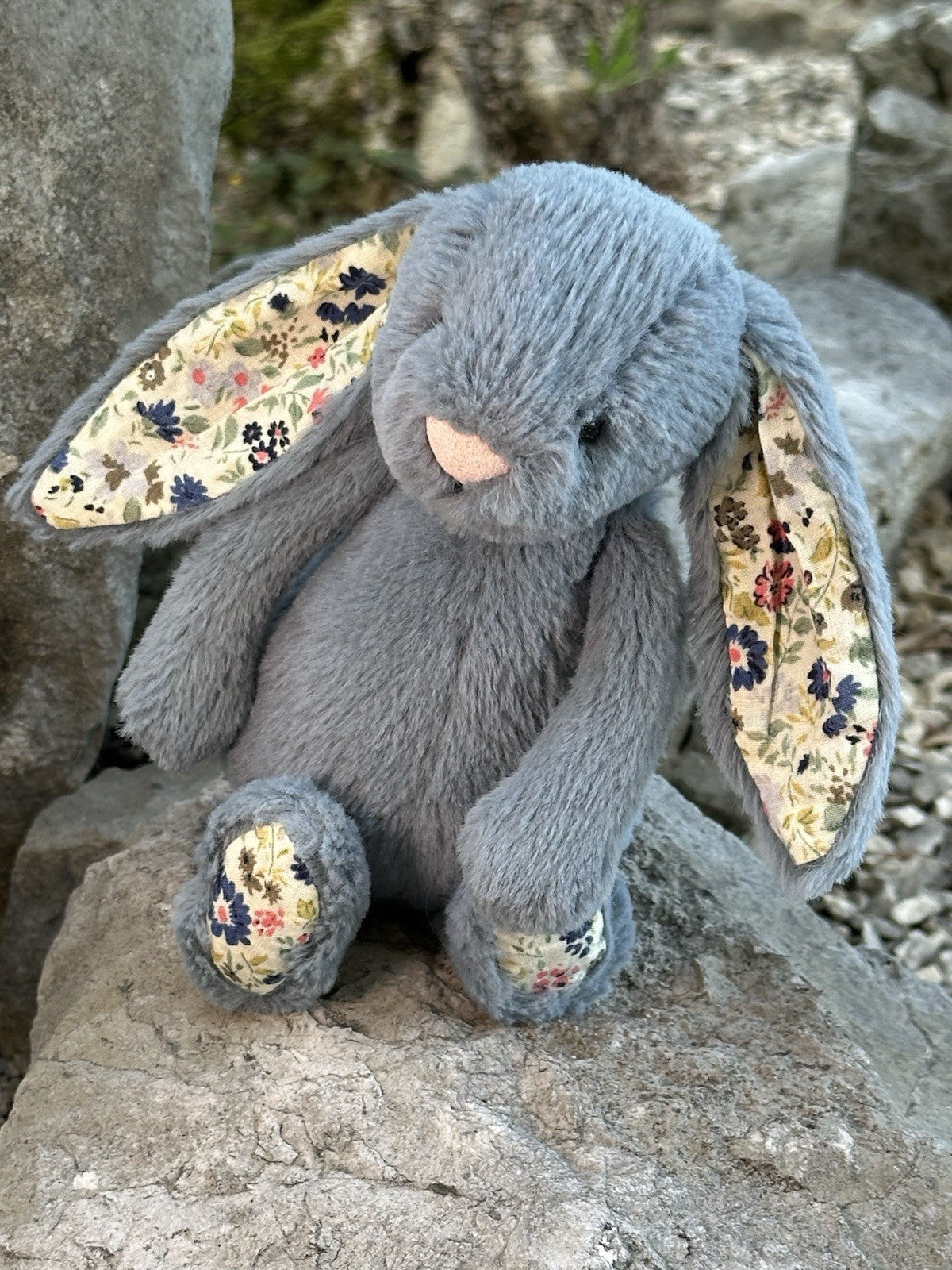 Peluche coniglietto Jellycat piccolo timido blu scuro fiori nuovo senza etichette coniglio in pensione-