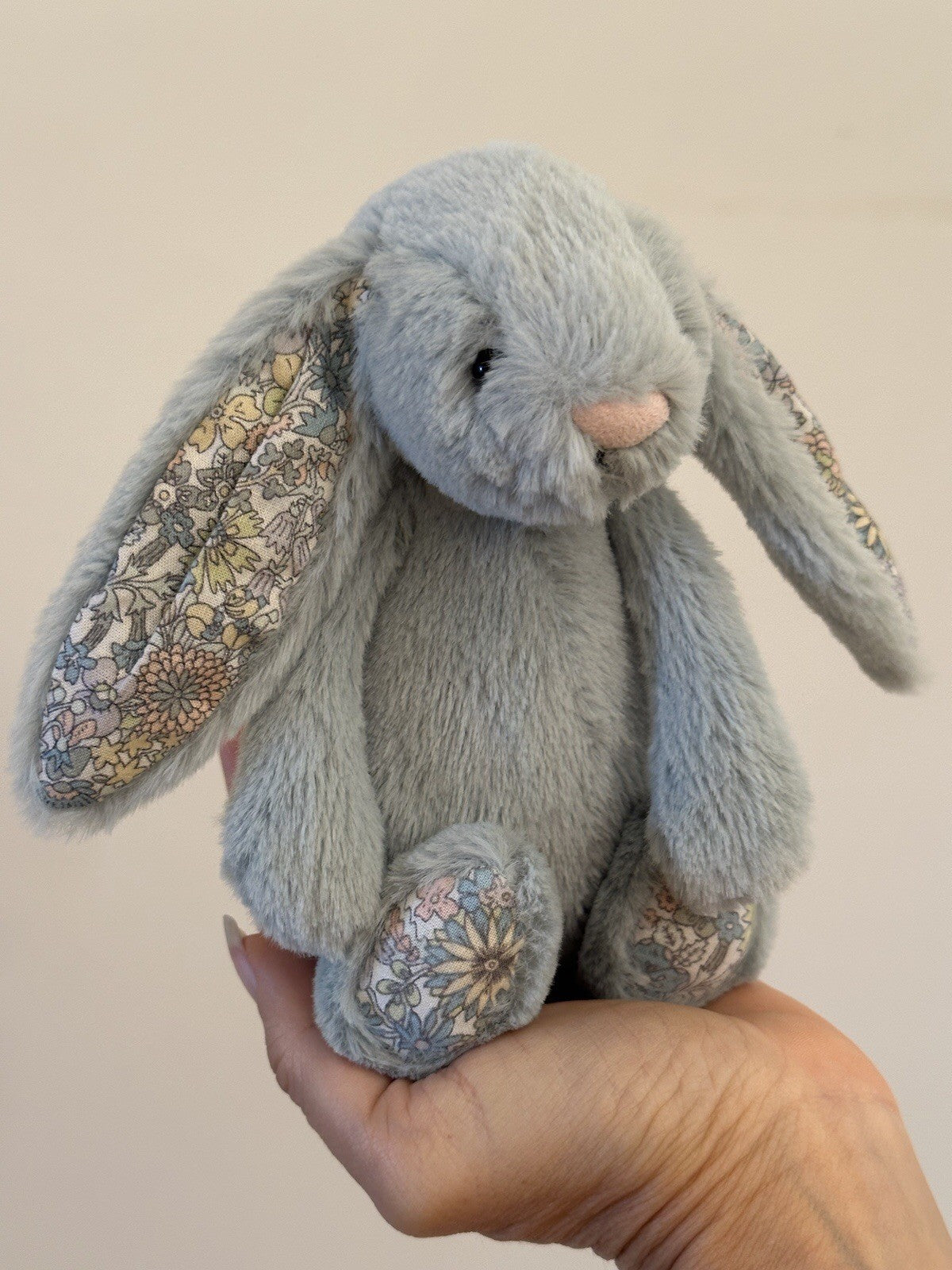 Jellycat piccolo coniglietto con fiori di salvia timido verde chiaro con fiore 8" coniglio in pensione-