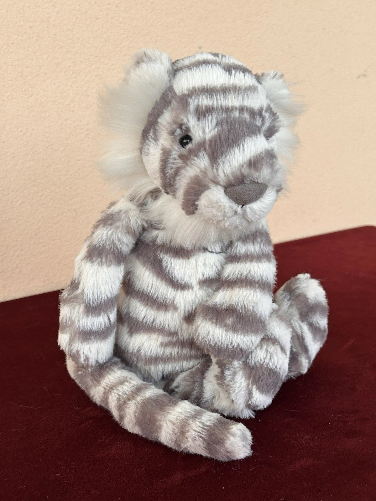 Jellycat Medium Bashful Sacha Snow Tiger BNWOT Rare Retired Big Cat Plush Toy