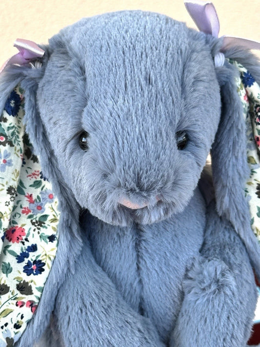 NUOVO coniglietto Jellycat Medium Bashful blu scuro fiori nuovo con etichette coniglio in pensione peluche