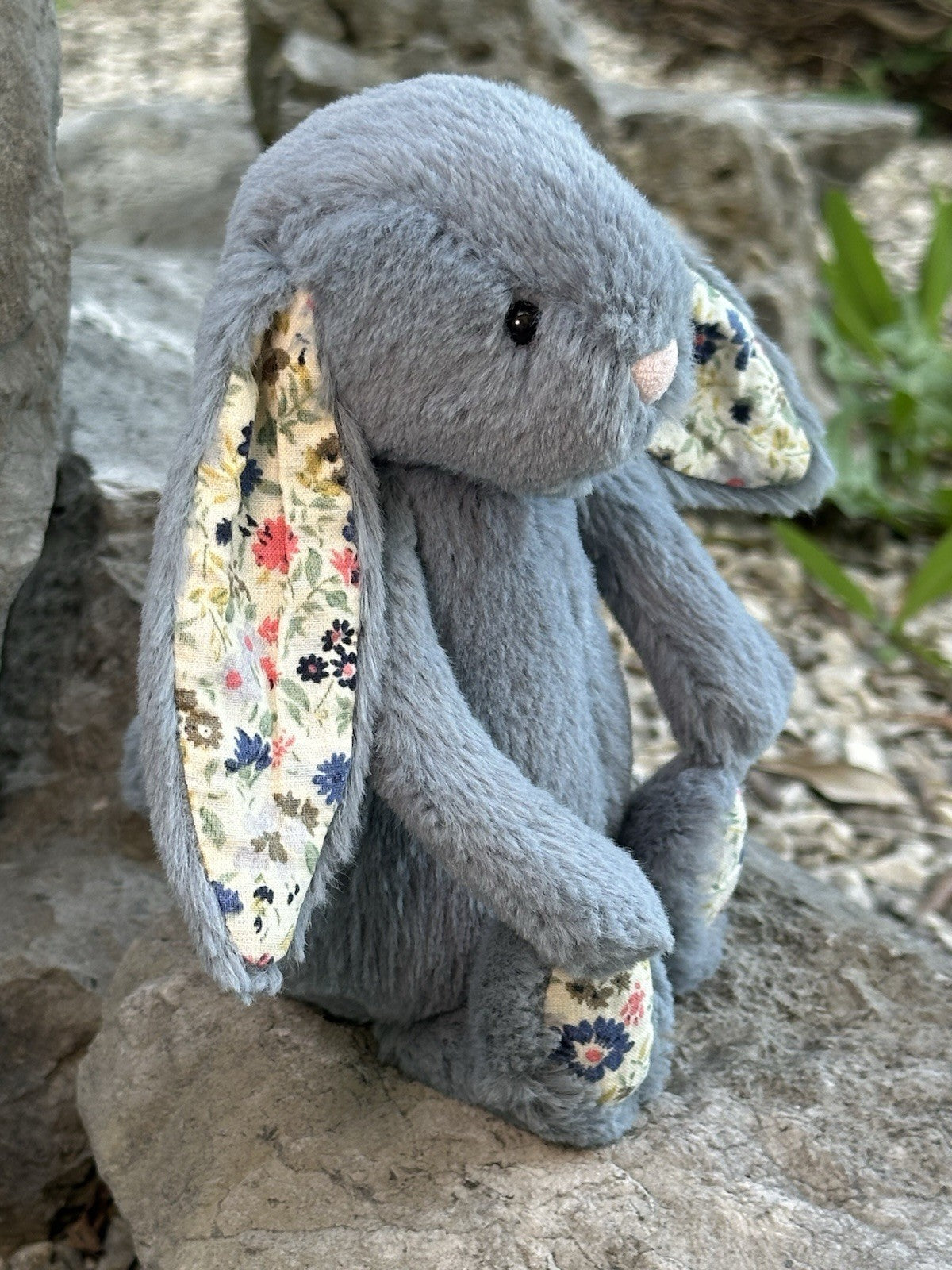 Peluche coniglietto Jellycat piccolo timido blu scuro fiori nuovo senza etichette coniglio in pensione-