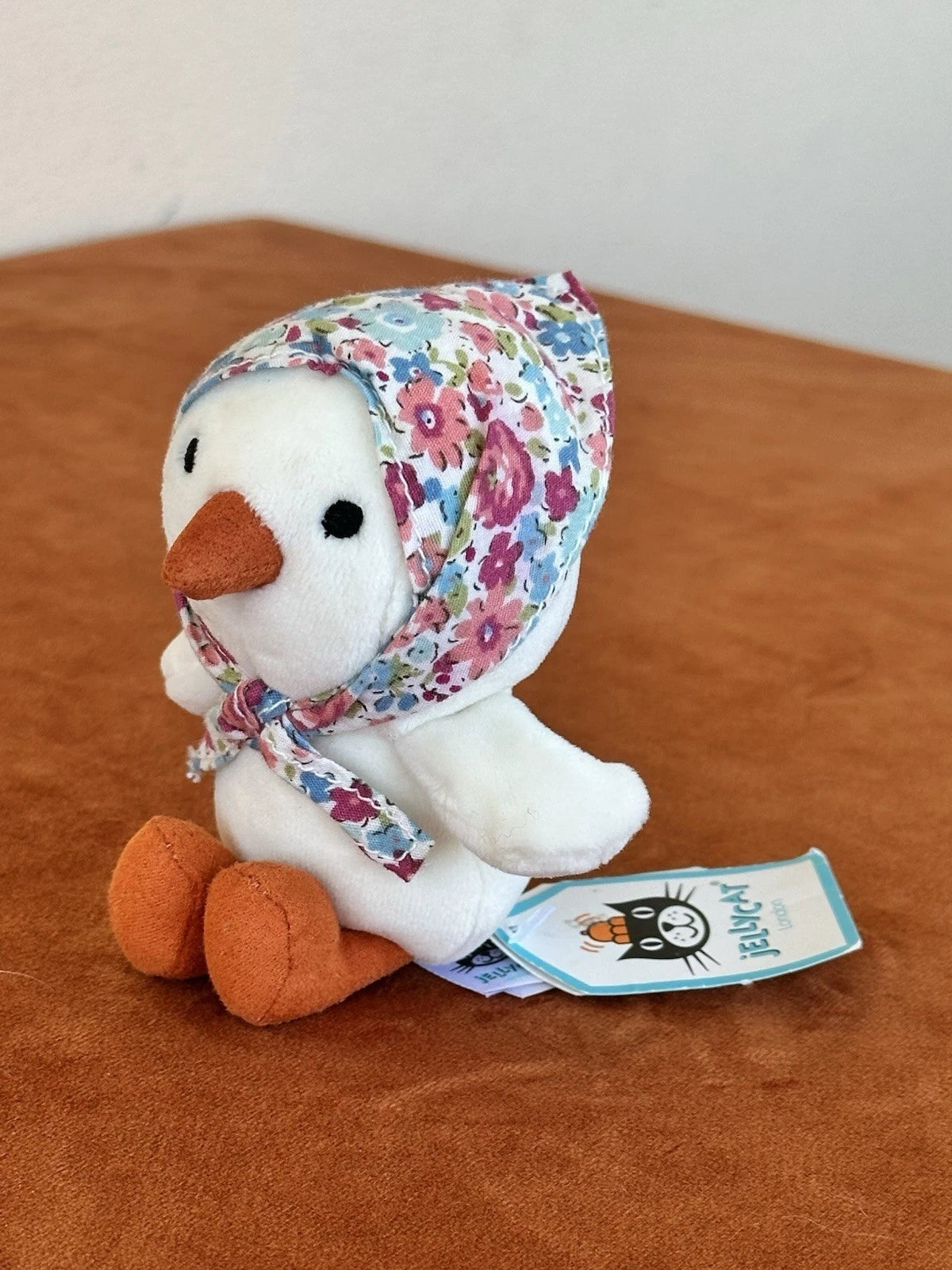 NUOVO Jellycat Betty Bonnet Cream Pulcino Nuovo con etichette Raro Pensionato Fiori Vestito Uccellino HTF