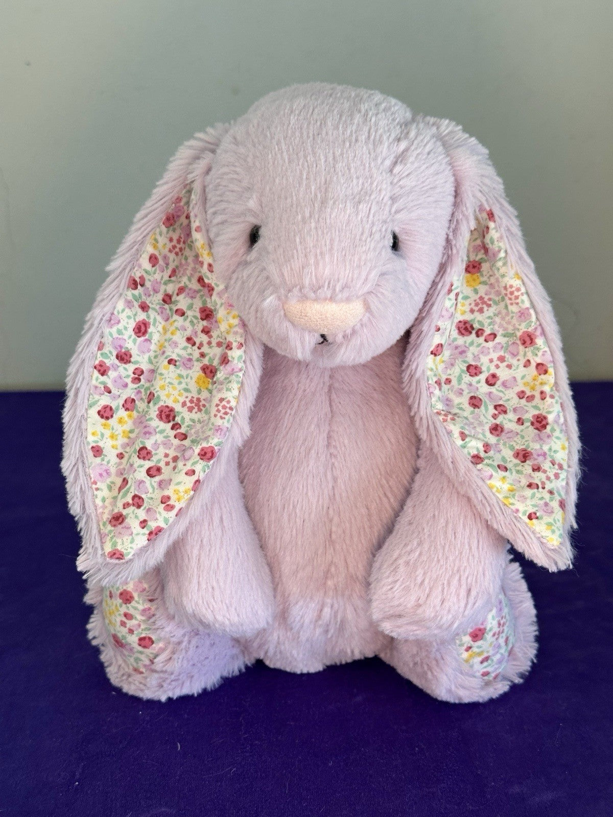 Coniglietto Jellycat Medium Bashful con fiori di gelsomino in pensione raro lilla con fiore coniglio-