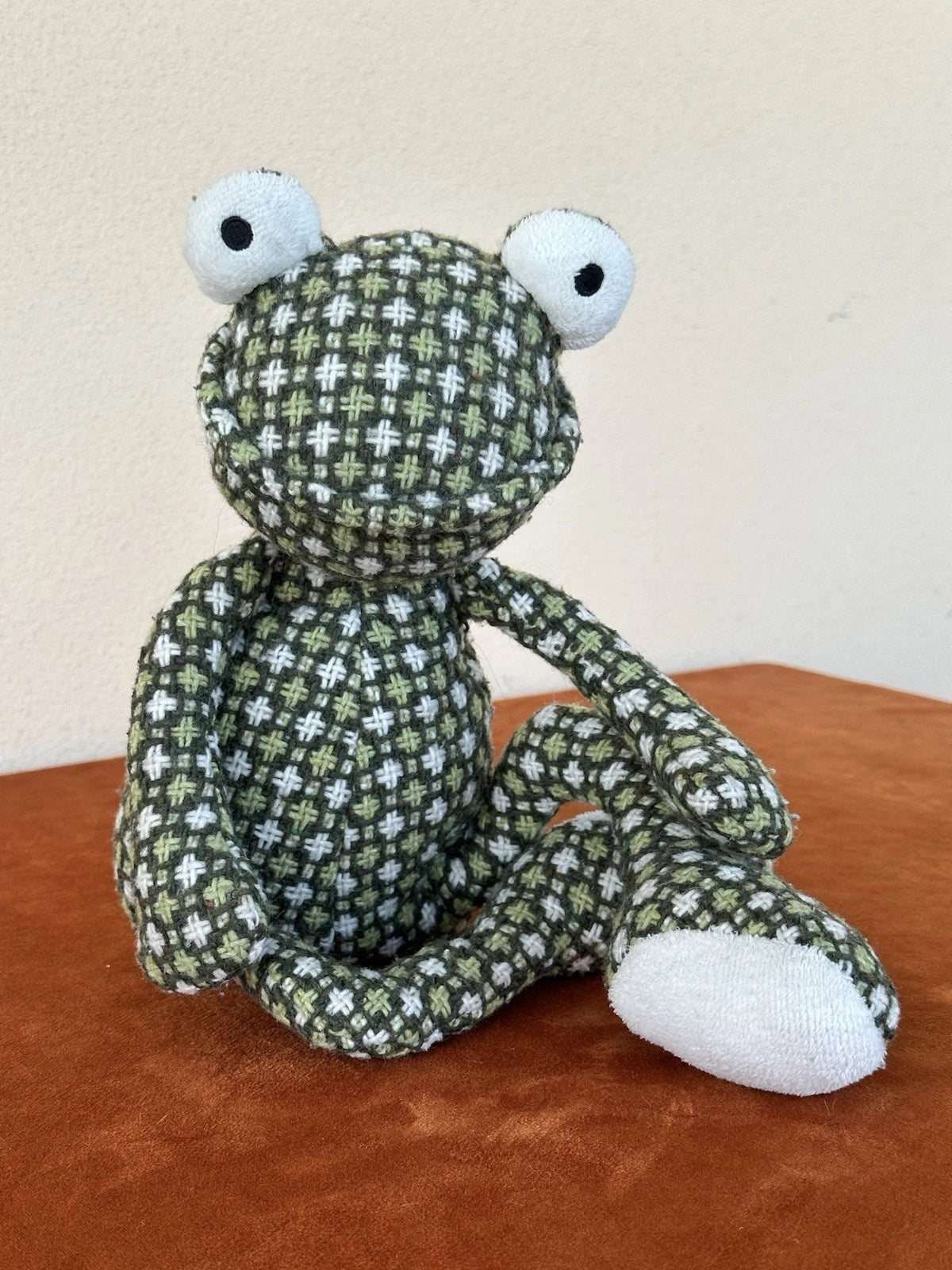 Jellycat Kooky Frog Vintage Green White Crosshatch Pattern Long Legs White Feet