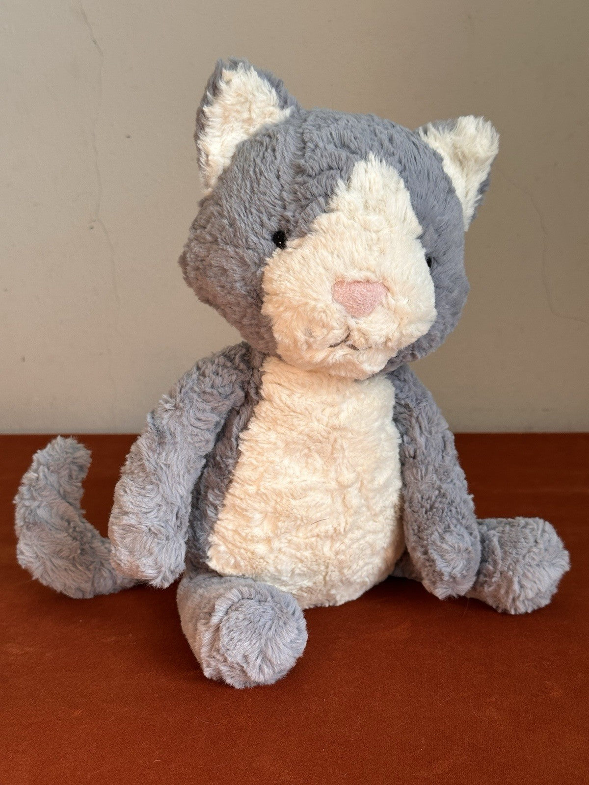 Jellycat Tuffet Cat nuovo senza etichette raro gattino grigio e panna in pensione peluche gattino giocattolo morbido-