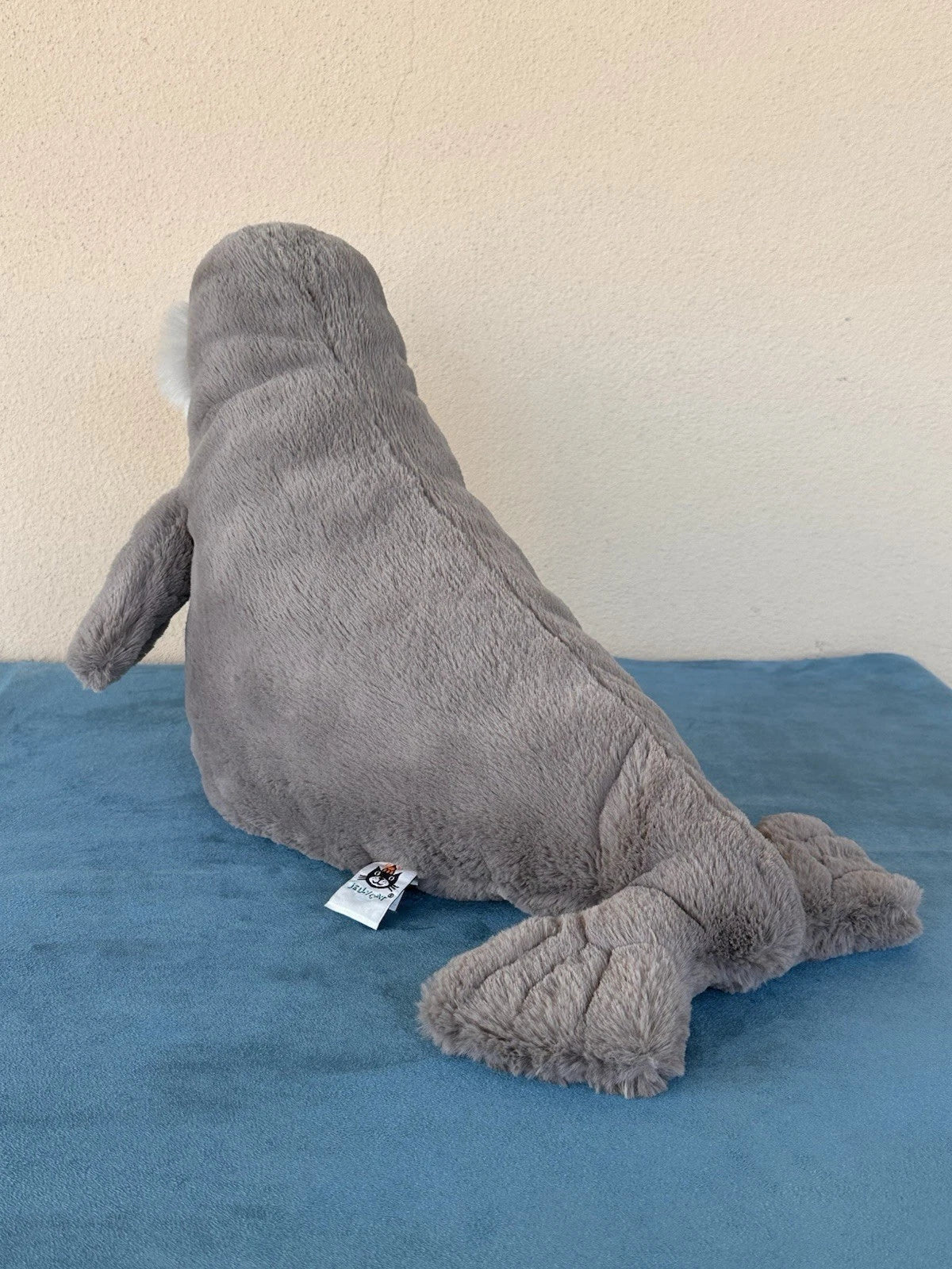 Peluche JellyCat grande Willie Walrus mammifero marino in pensione zanna mammifero marino cm.40