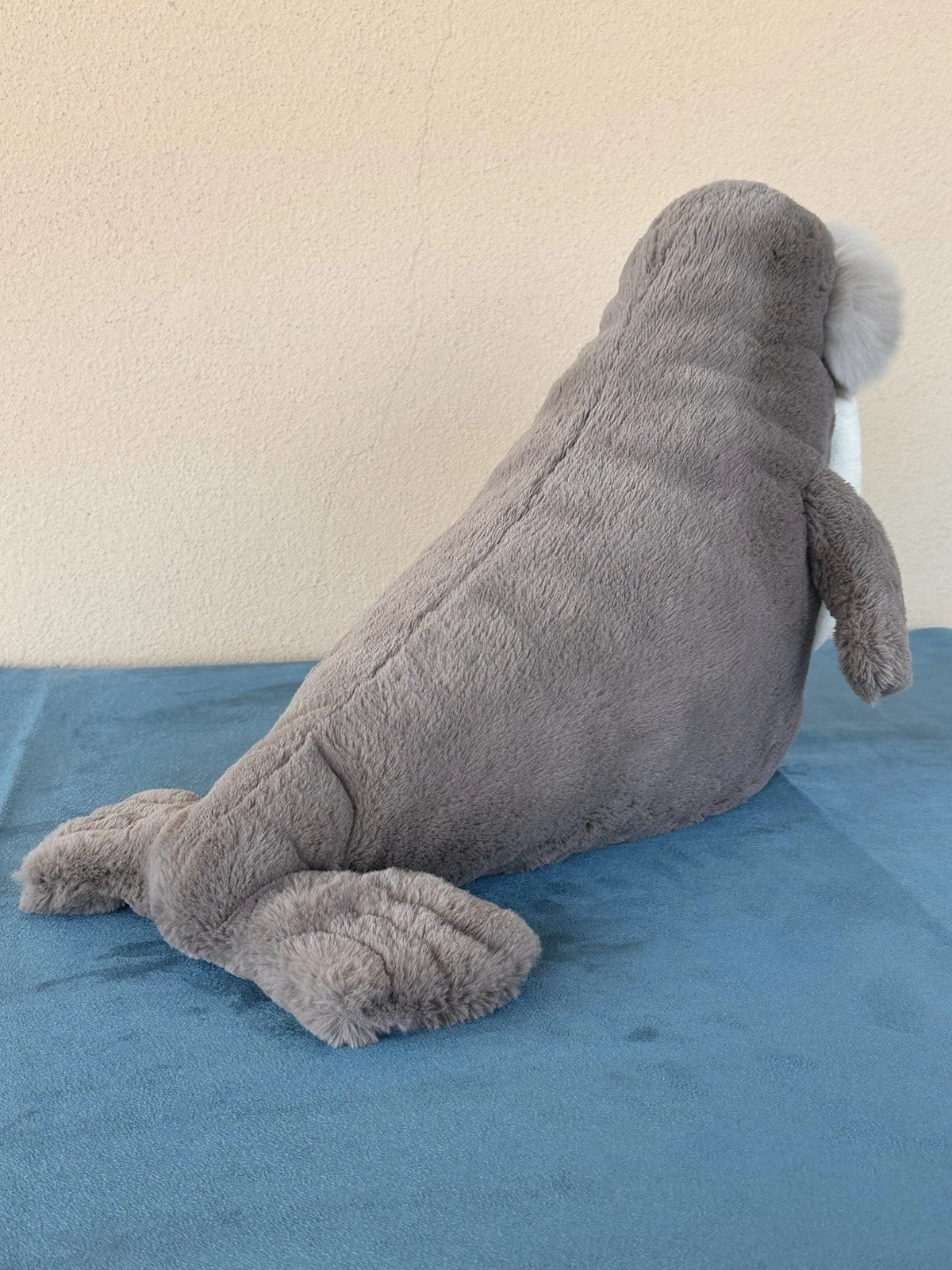 Peluche JellyCat grande Willie Walrus mammifero marino in pensione zanna mammifero marino cm.40