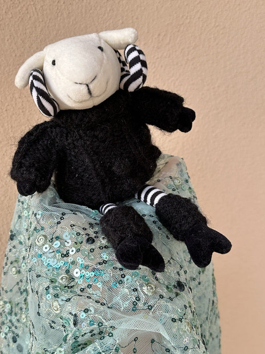 Maglione Jellycat bianco e nero tesoro vintage pecora agnello giocattolo morbido con maglione-