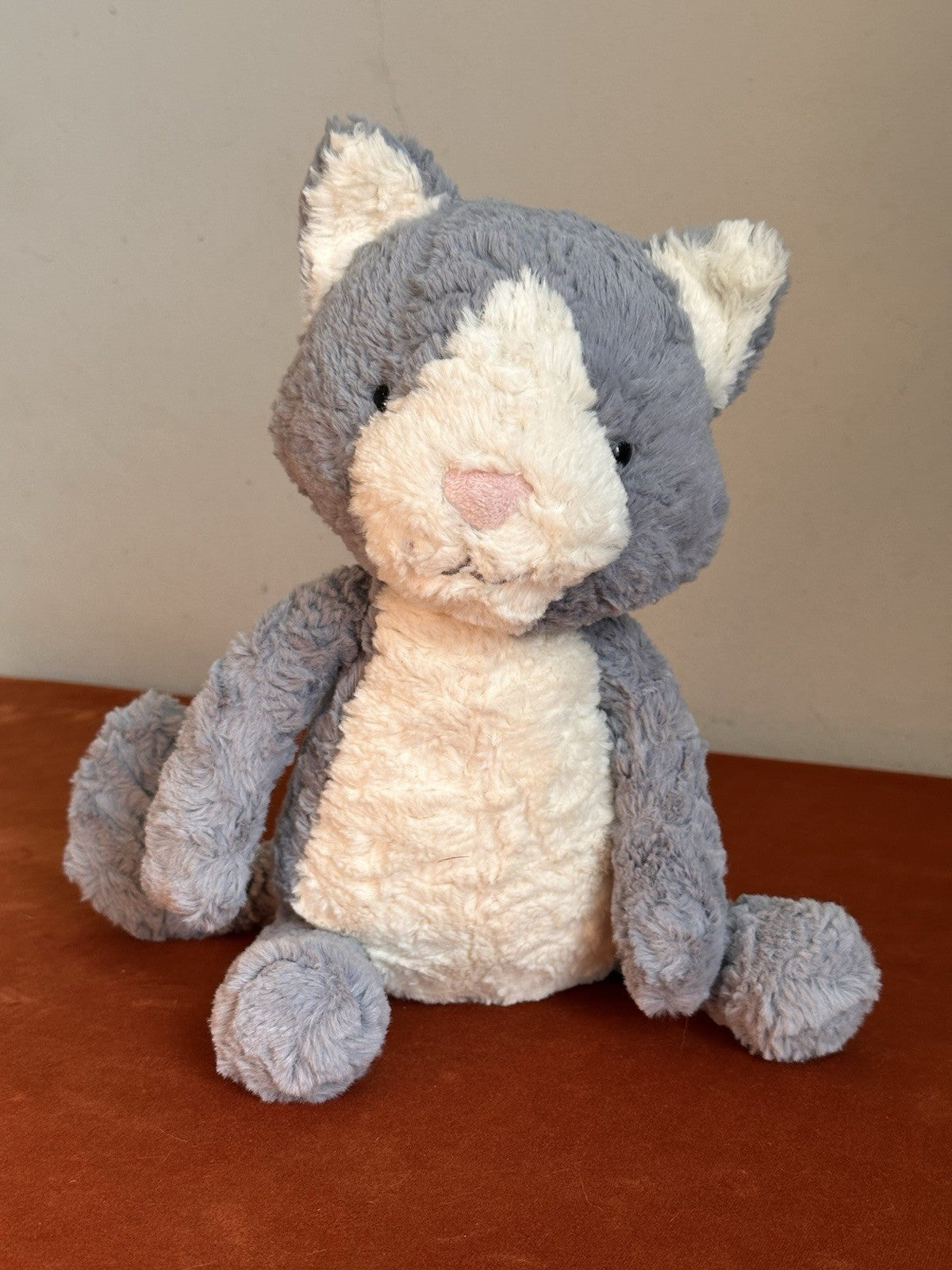 Jellycat Tuffet Cat nuovo senza etichette raro gattino grigio e panna in pensione peluche gattino giocattolo morbido-