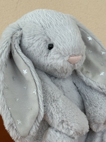 Peluche coniglietto Jellycat Medium Bashful Shimmer grigio chiaro con stelle argento coniglio-