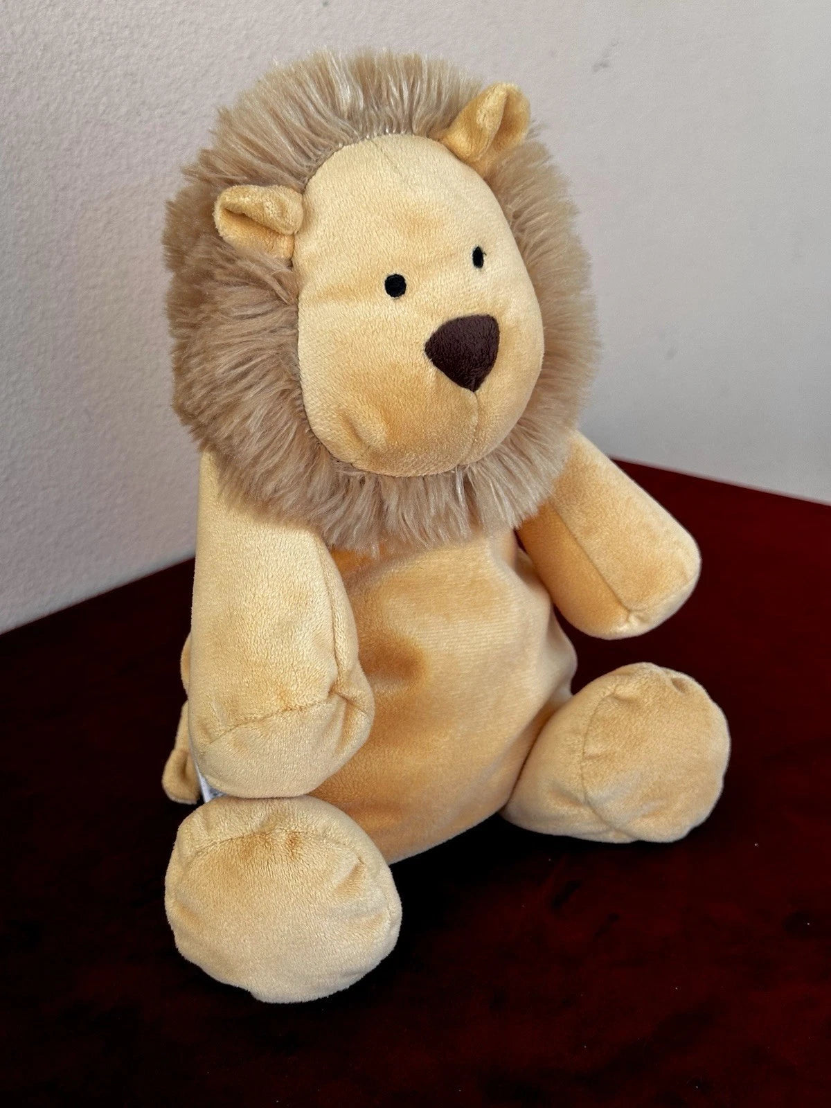 Jellycat Dozydou Lion BNWOT Rare Retired Yellow Velvety Big Wild Cat Soft Toy