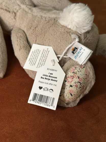 NUOVO coniglietto Jellycat Little Blossom Bea beige nuovo con etichette piccolo fiore di bea timido 8"-