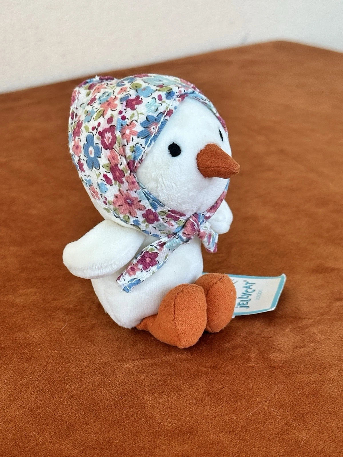 NUOVO Jellycat Betty Bonnet Cream Pulcino Nuovo con etichette Raro Pensionato Fiori Vestito Uccellino HTF