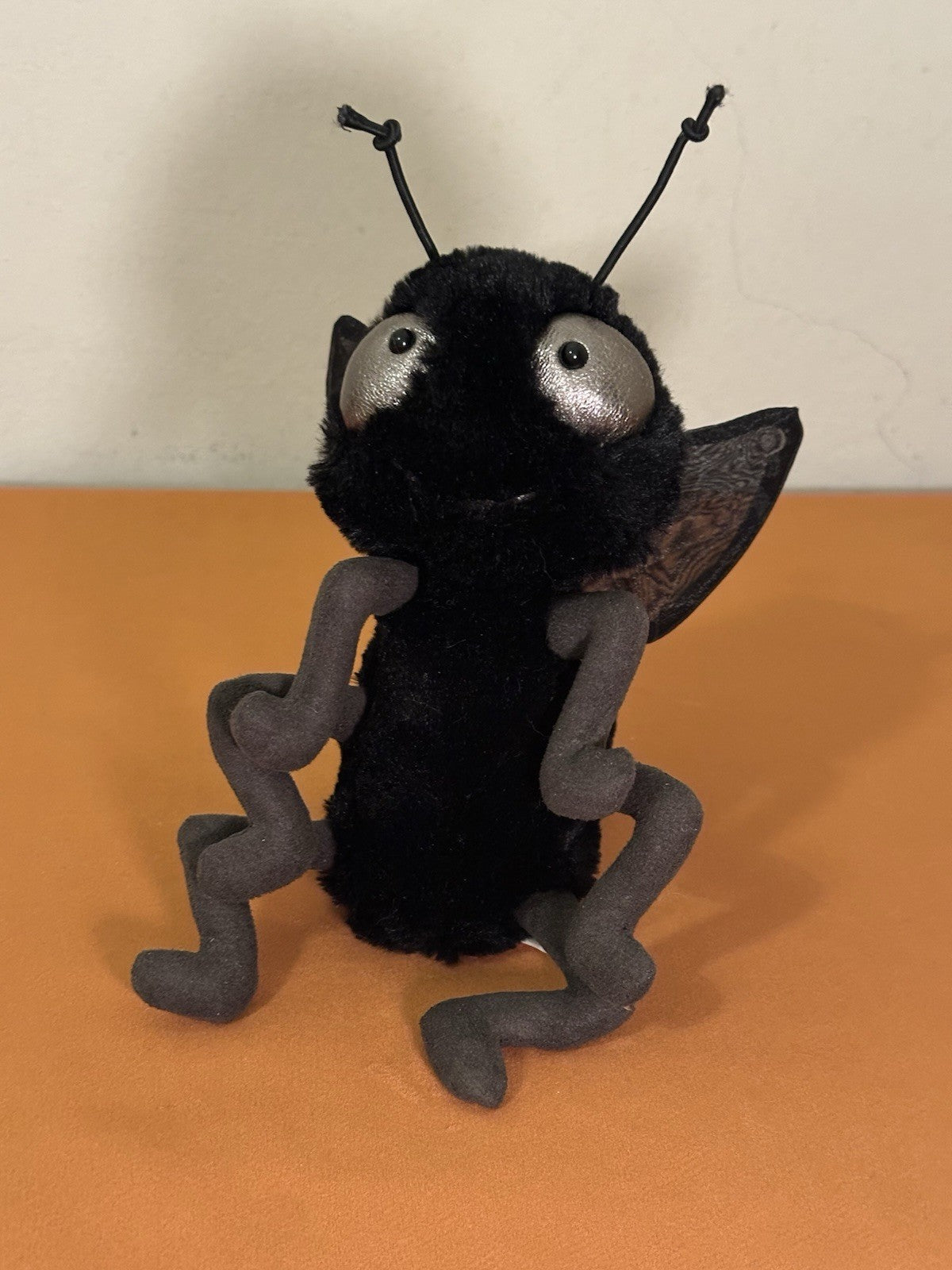 Peluche insetto Jellycat Farrell Fly nuovo senza etichette nero seta lucido raro giocattolo morbido ritirato-