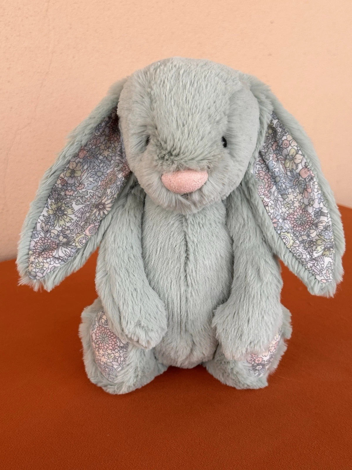 Coniglietto Jellycat Medium Bashful con fiori di salvia nuovo senza etichette verde con fiore coniglio in pensione