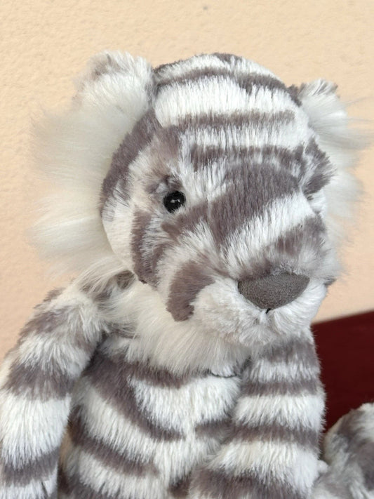 Jellycat Medium Bashful Sacha Snow Tiger BNWOT Rare Retired Big Cat Plush Toy
