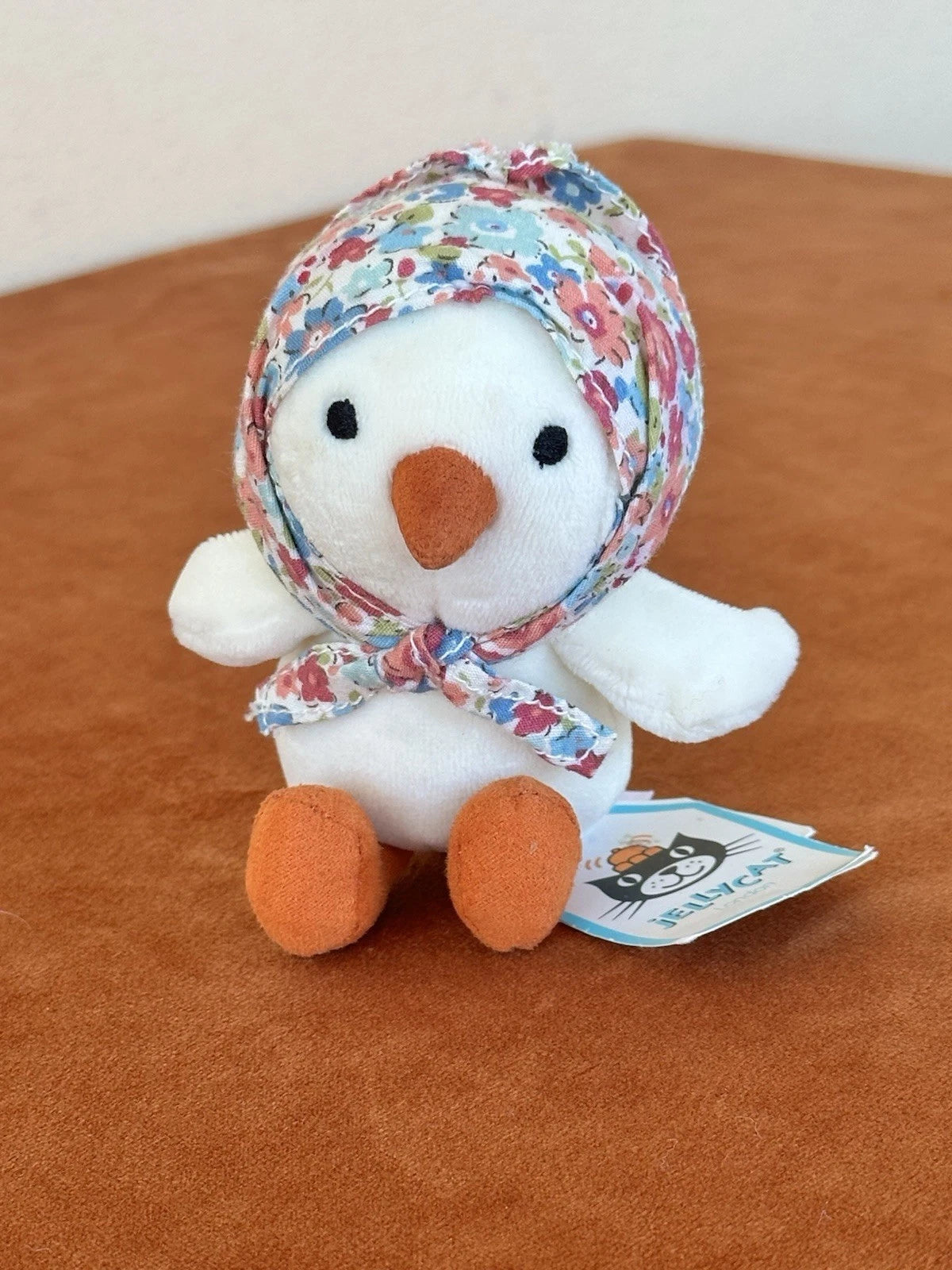 NUOVO Jellycat Betty Bonnet Cream Pulcino Nuovo con etichette Raro Pensionato Fiori Vestito Uccellino HTF