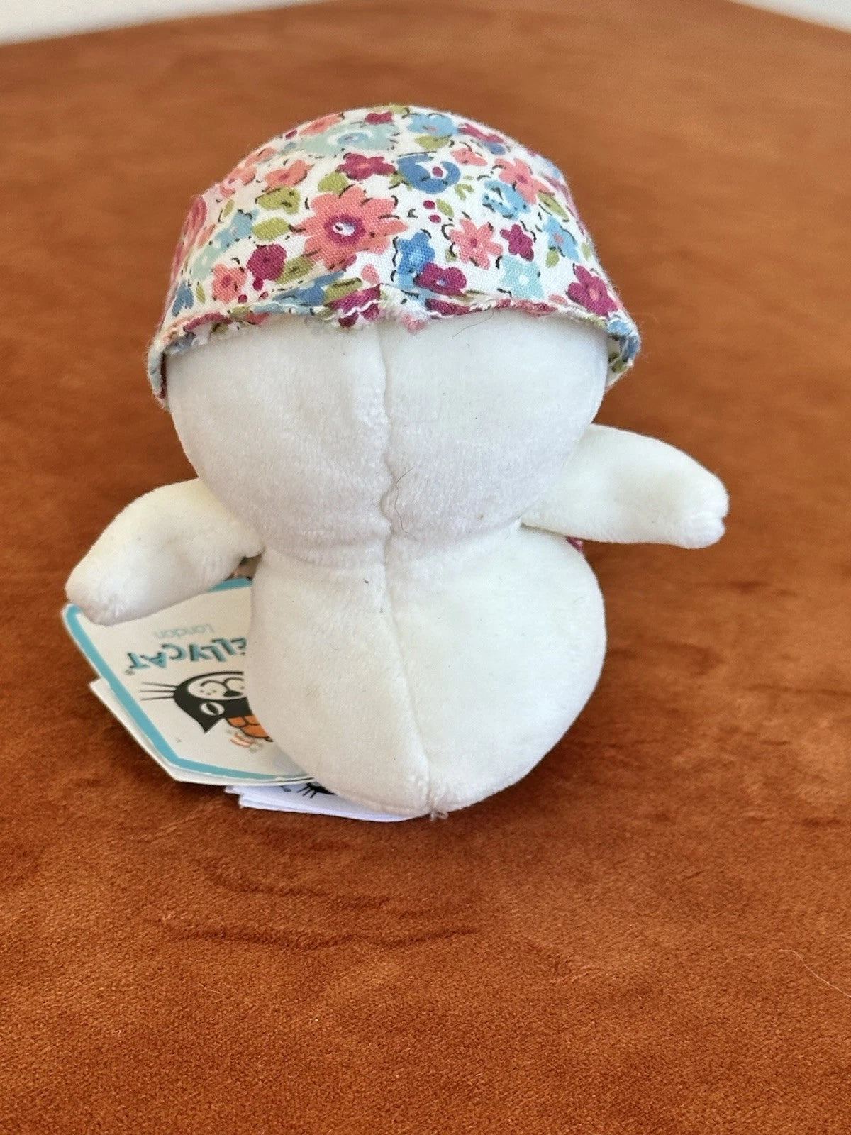 NUOVO Jellycat Betty Bonnet Cream Pulcino Nuovo con etichette Raro Pensionato Fiori Vestito Uccellino HTF