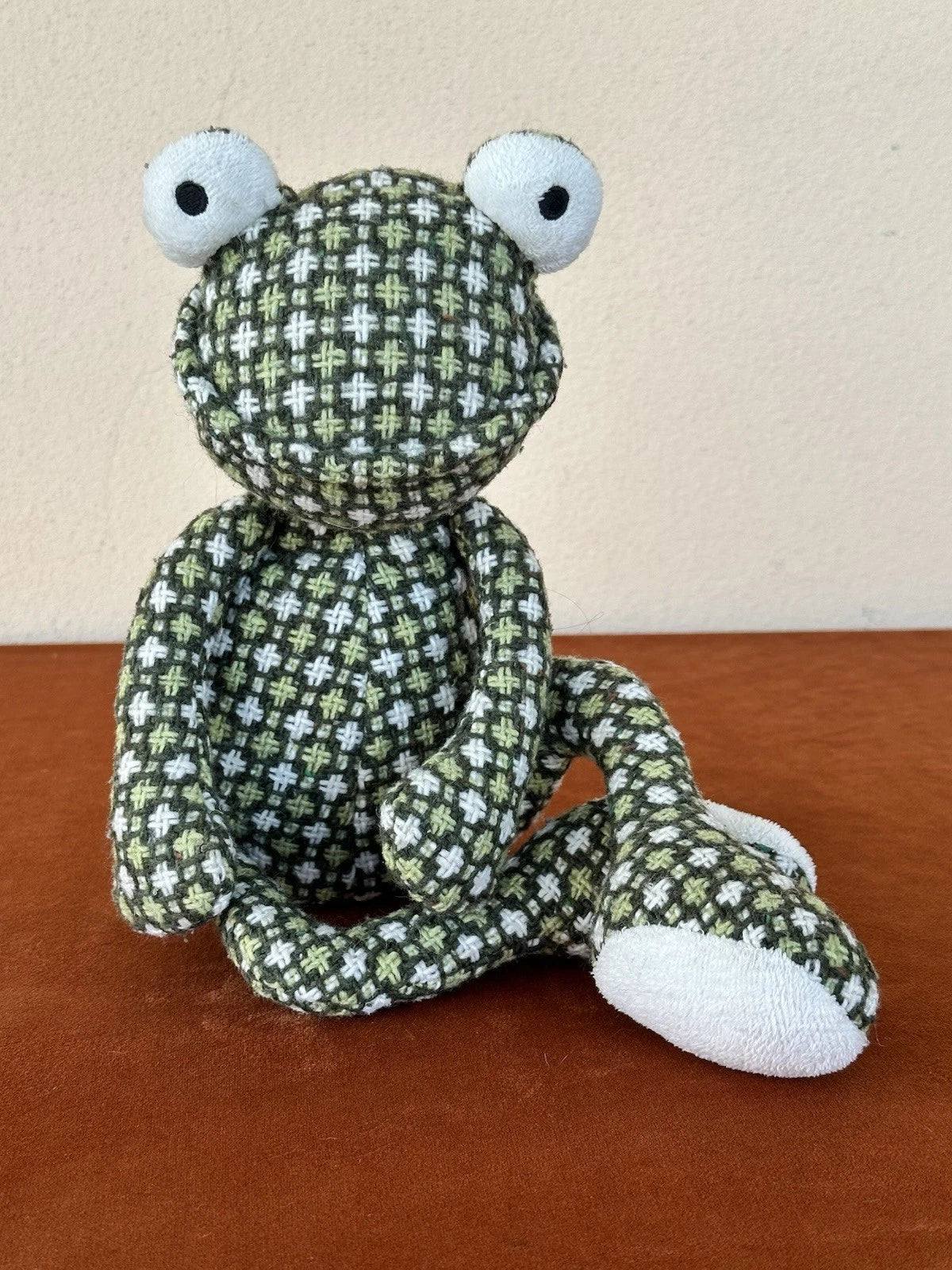 Jellycat Kooky Frog Vintage Green White Crosshatch Pattern Long Legs White Feet