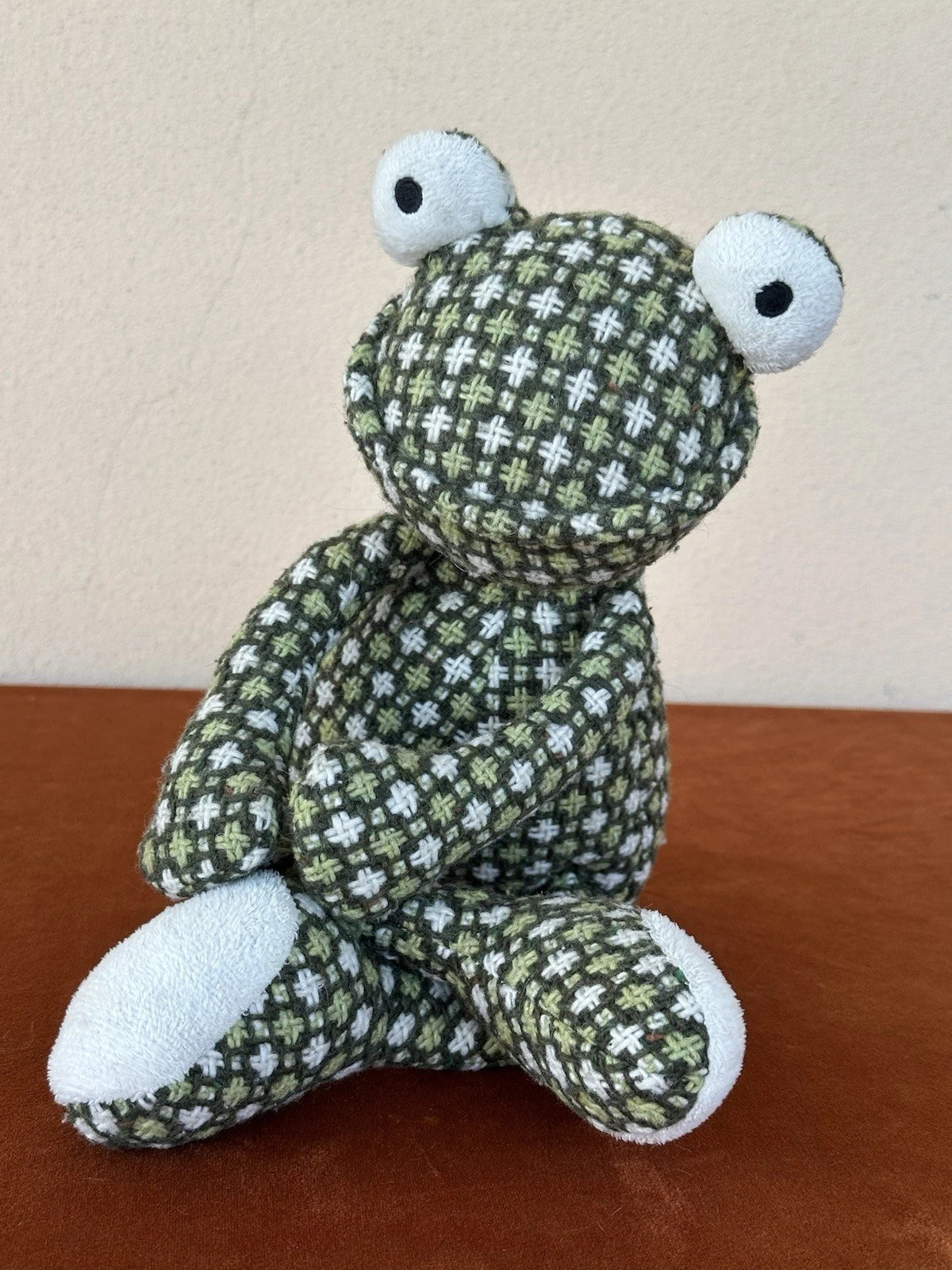Jellycat Kooky Frog Vintage Green White Crosshatch Pattern Long Legs White Feet