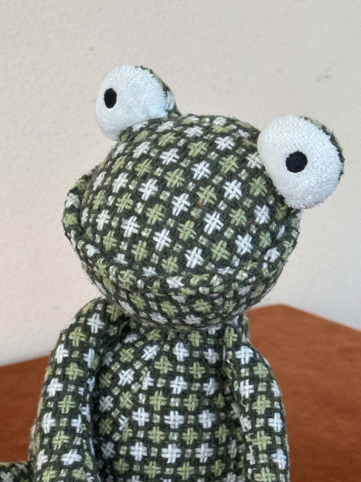Jellycat Kooky Frog Vintage Green White Crosshatch Pattern Long Legs White Feet