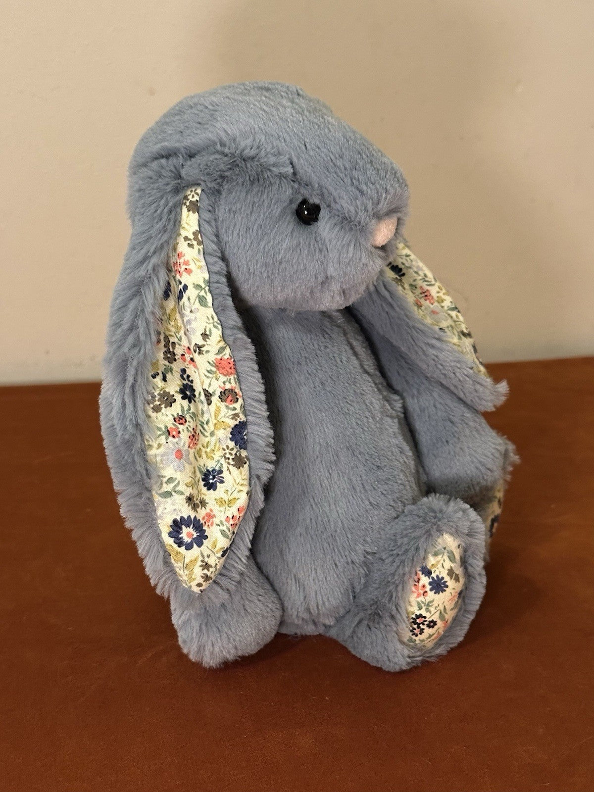 Peluche coniglietto Jellycat Medium Bashful blu scuro fiori nuovo senza etichette coniglio in pensione-