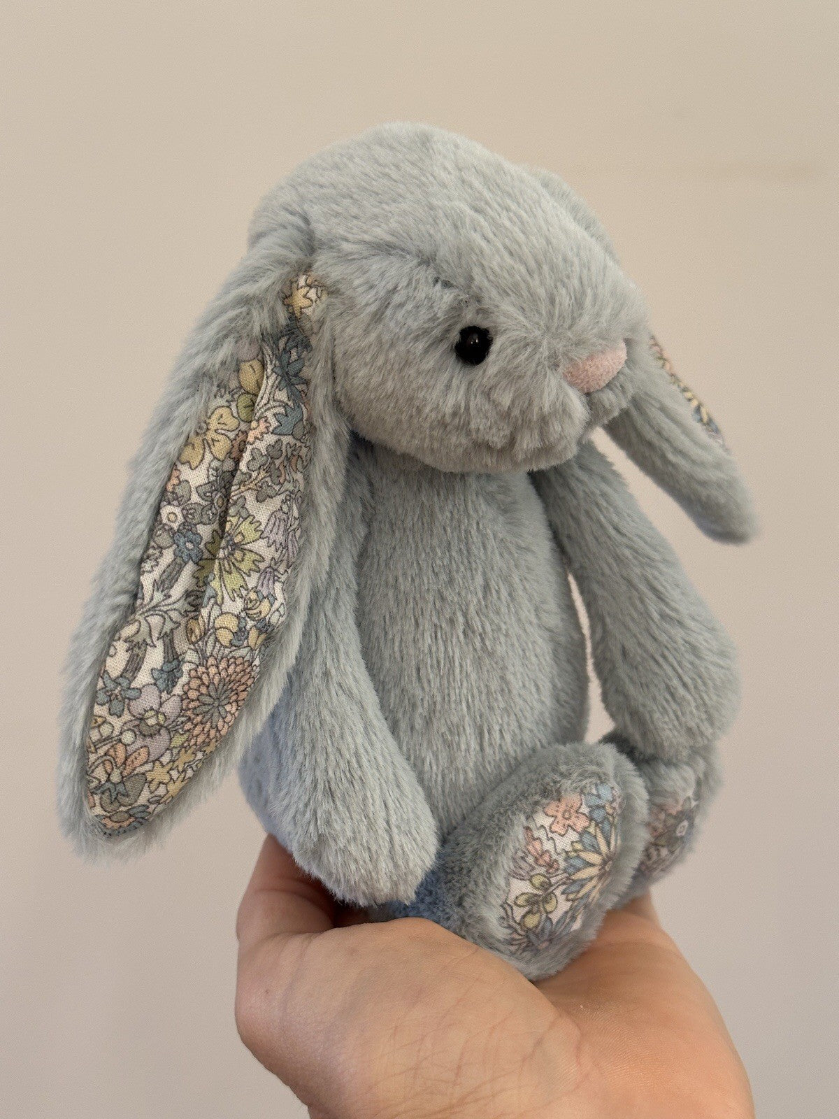 Jellycat piccolo coniglietto con fiori di salvia timido verde chiaro con fiore 8" coniglio in pensione-