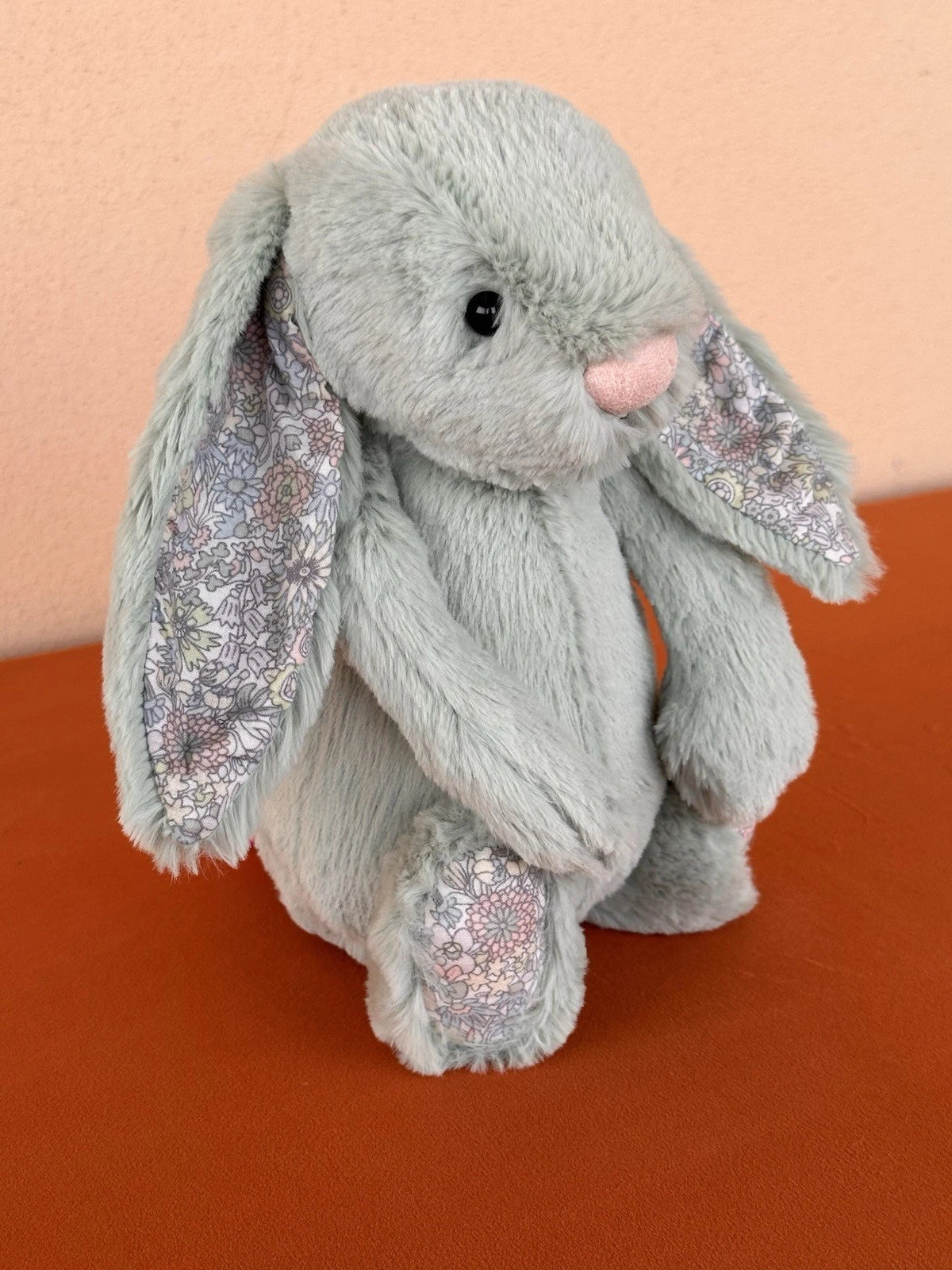 Coniglietto Jellycat Medium Bashful con fiori di salvia nuovo senza etichette verde con fiore coniglio in pensione