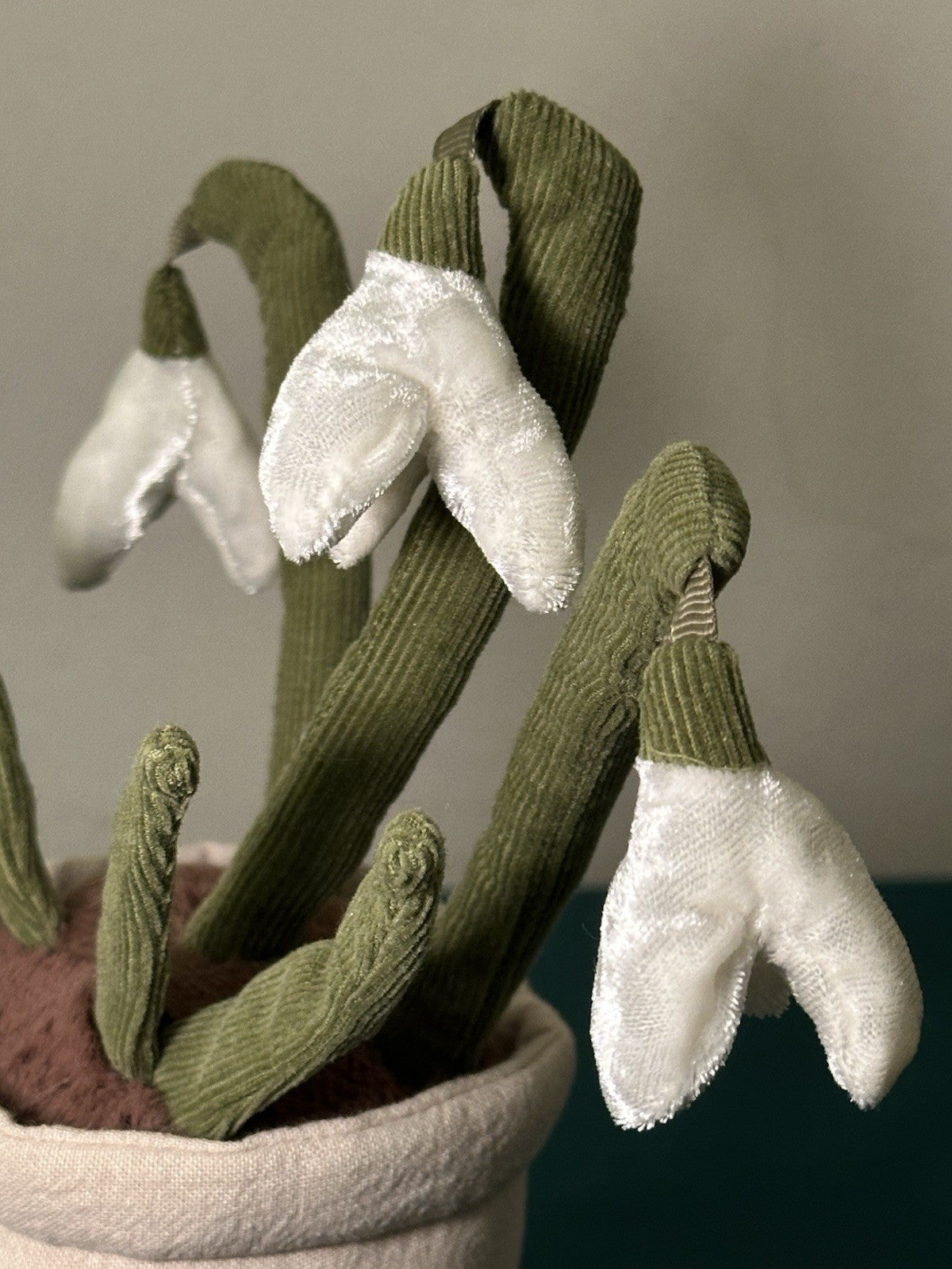 Jellycat Goccia di Neve Divertente Nuova Senza Etichette Pianta in Vaso di Fiori Bianchi Giocattolo Morbido Ritirato-
