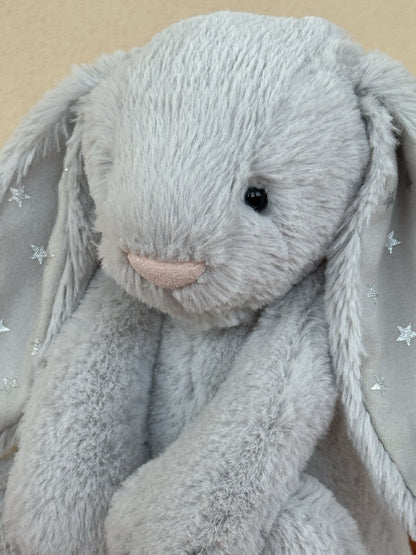 Peluche coniglietto Jellycat Medium Bashful Shimmer grigio chiaro con stelle argento coniglio-