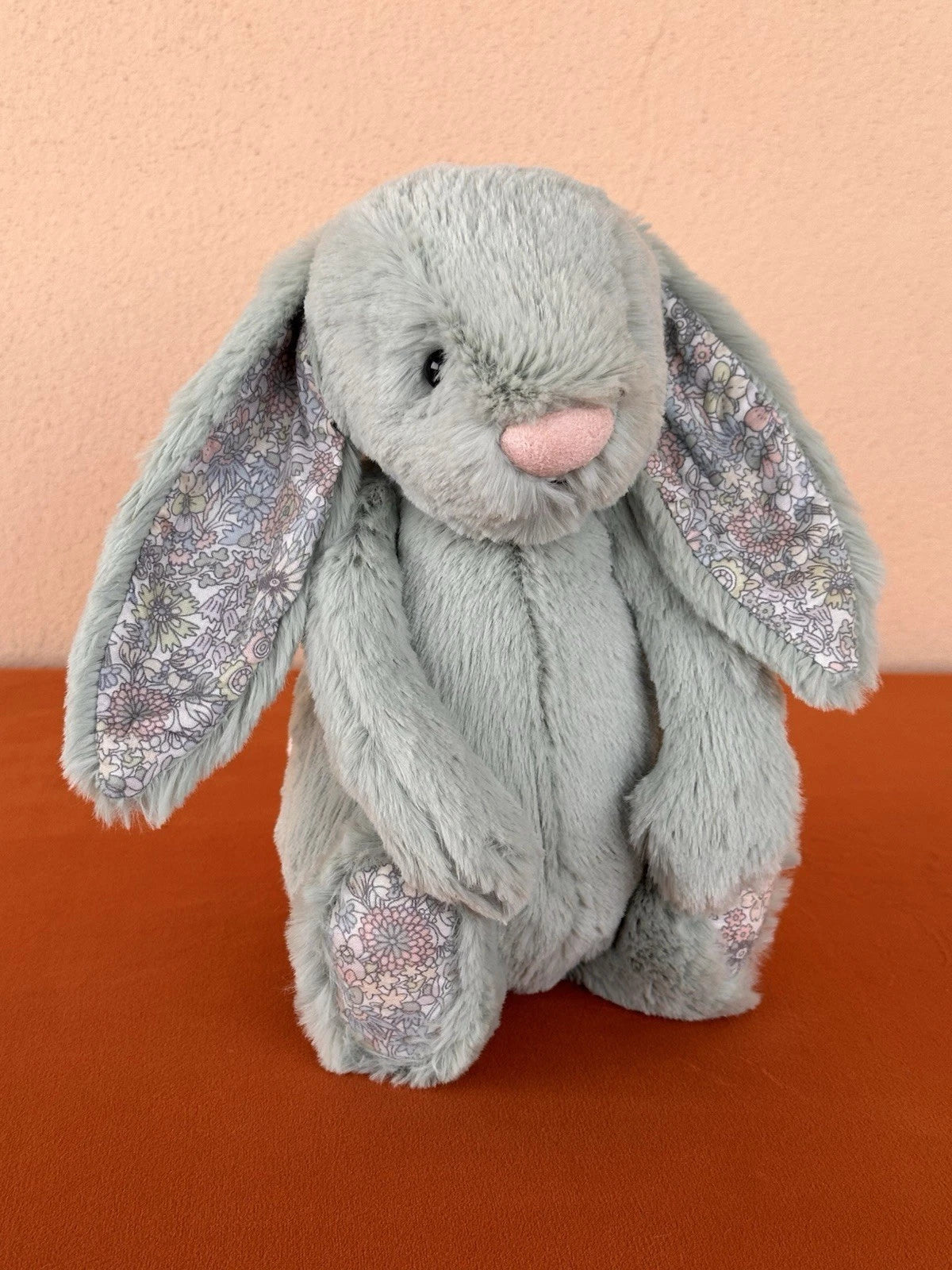 Coniglietto Jellycat Medium Bashful con fiori di salvia nuovo senza etichette verde con fiore coniglio in pensione