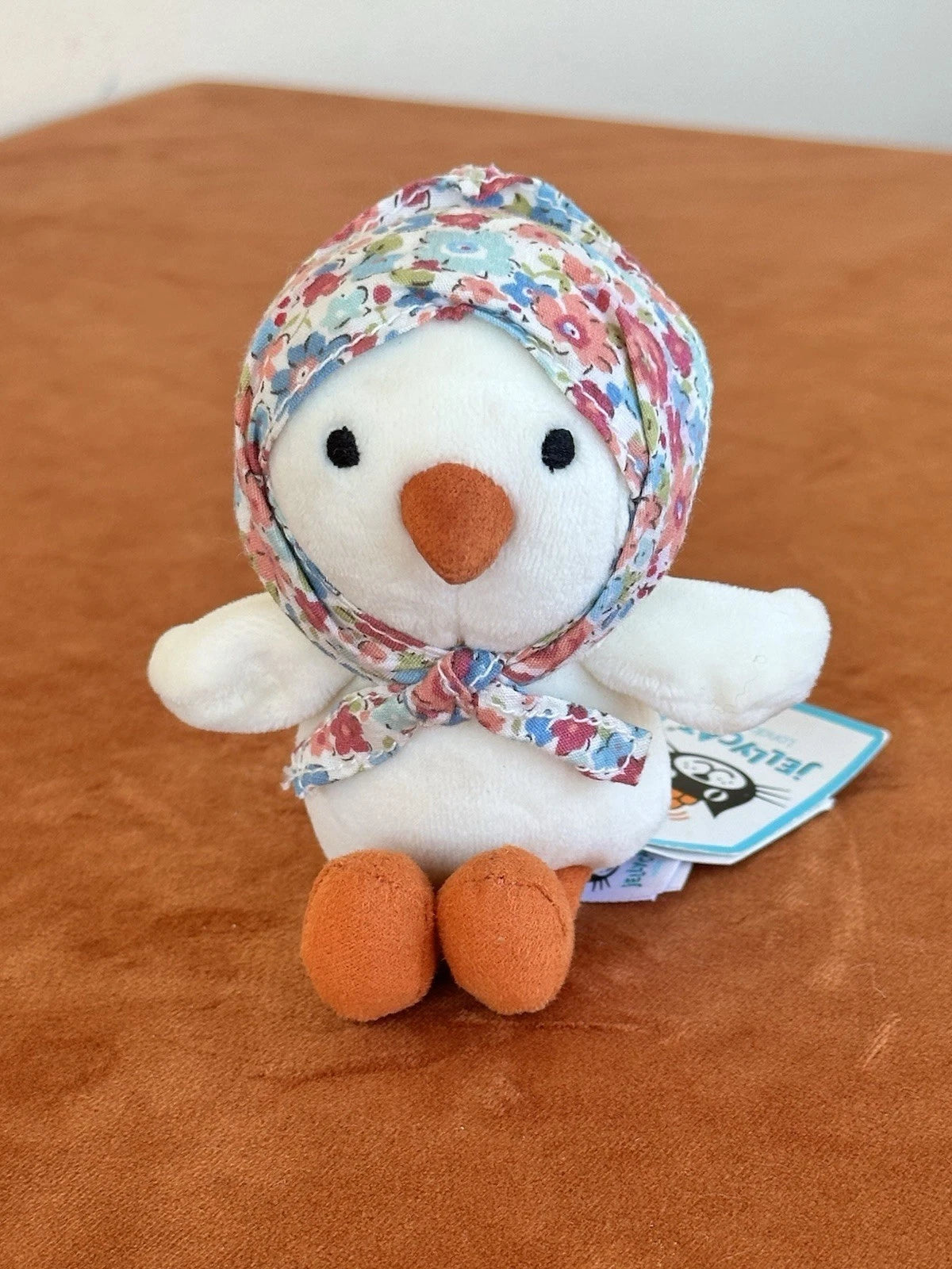 NUOVO Jellycat Betty Bonnet Cream Pulcino Nuovo con etichette Raro Pensionato Fiori Vestito Uccellino HTF